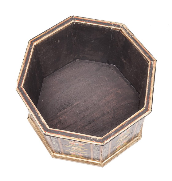 Image 1 of Cache-Pot Ancien En Bois, 1900