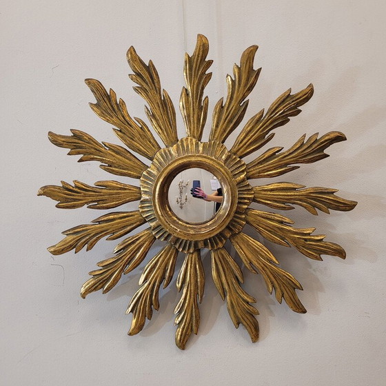 Image 1 of Miroir convexe vintage avec un cadre en bois sculpté et doré en forme de soleil, France 1930