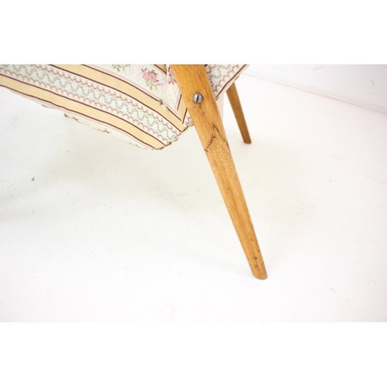 Image 1 of Fauteuil en bois et tissu du milieu du siècle, Tchécoslovaquie années 1960