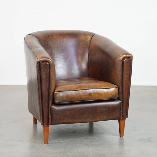 Fauteuil club en cuir de mouton foncé