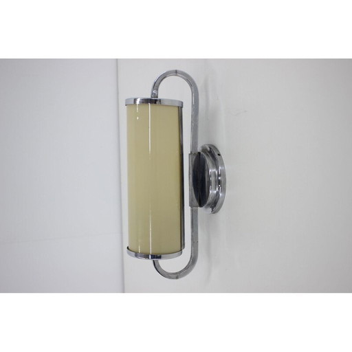 Applique vintage en chrome et verre opalin, Tchécoslovaquie 1930