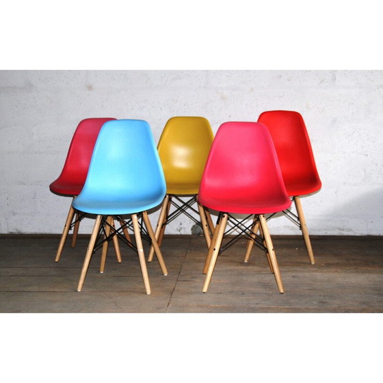 Image 1 of Ensemble de 5 chaises vintage en plastique coloré et coquillage