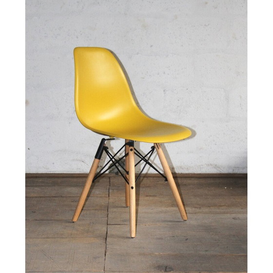 Image 1 of Ensemble de 5 chaises vintage en plastique coloré et coquillage