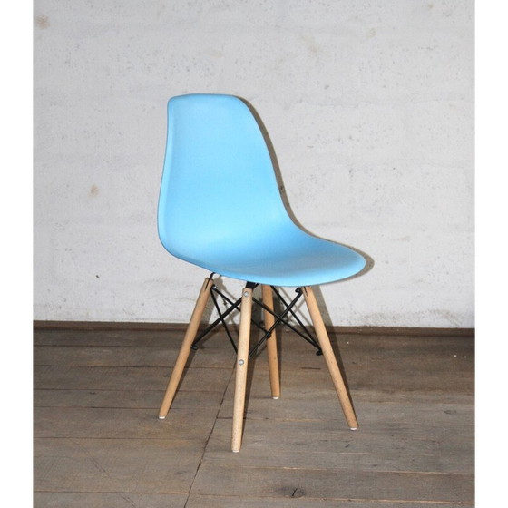Image 1 of Ensemble de 5 chaises vintage en plastique coloré et coquillage