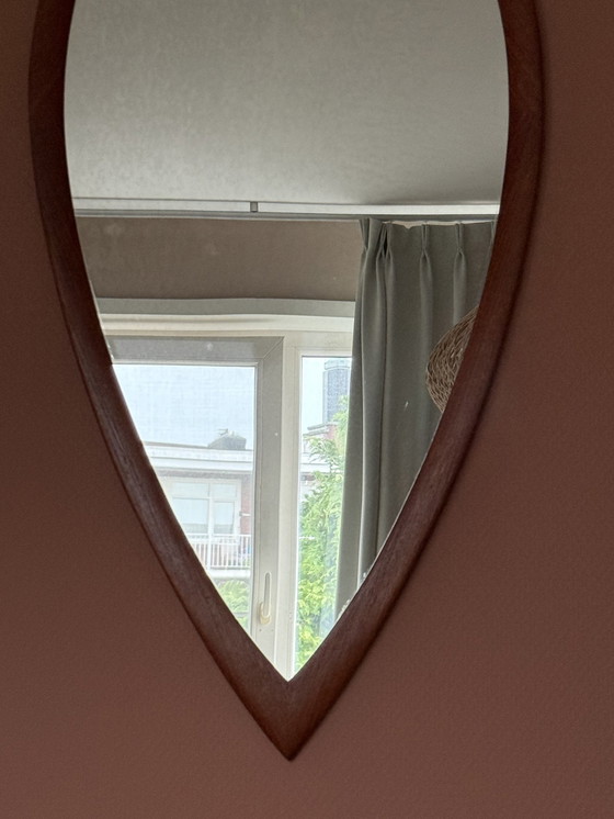 Image 1 of Miroir en teck de style médiéval en forme de goutte d'eau