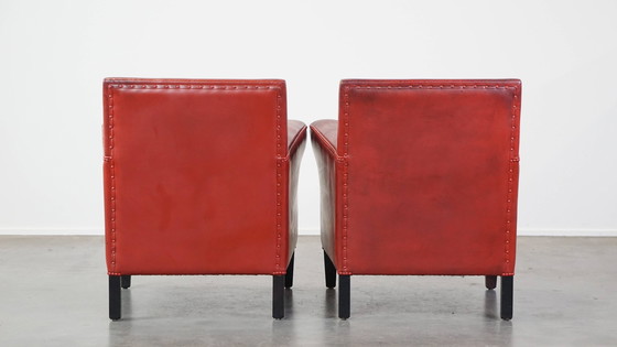 Image 1 of 2 X fauteuils design en peau de mouton de couleur rouge