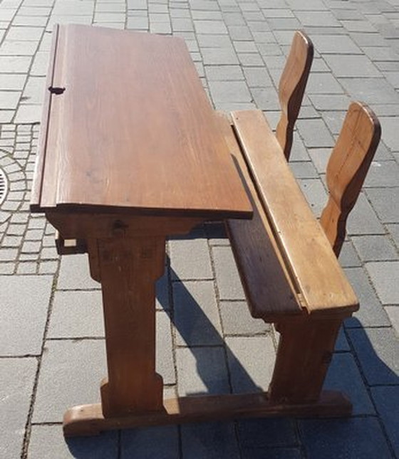 Image 1 of Ancien banc d'école scandinave en bois