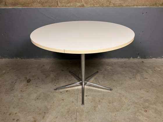 Image 1 of Table de salle à manger vintage Pieds en étoile chromés ronds