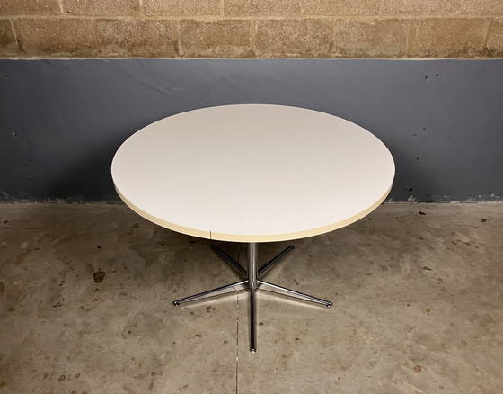 Image 1 of Table de salle à manger vintage Pieds en étoile chromés ronds