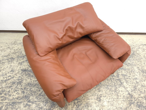 Image 1 of Cassina Maralunga Fauteuil cognac foncé Fauteuil design en cuir