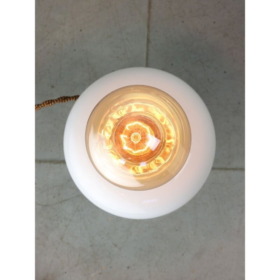 Image 1 of Lampe de table italienne du Mid Century en laiton et opaline