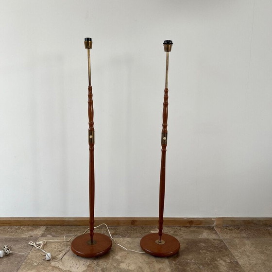 Image 1 of Paire de lampadaires vintage en laiton et teck, Suède 1970