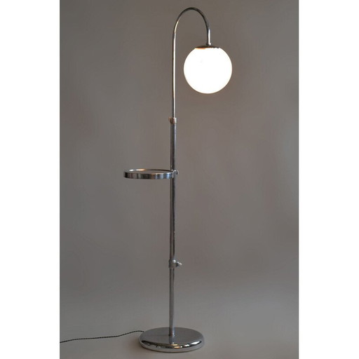 Lampadaire vintage en acier chromé et verre de lait, Tchécoslovaquie 1930