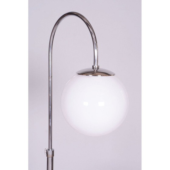 Image 1 of Lampadaire vintage en acier chromé et verre de lait, Tchécoslovaquie 1930