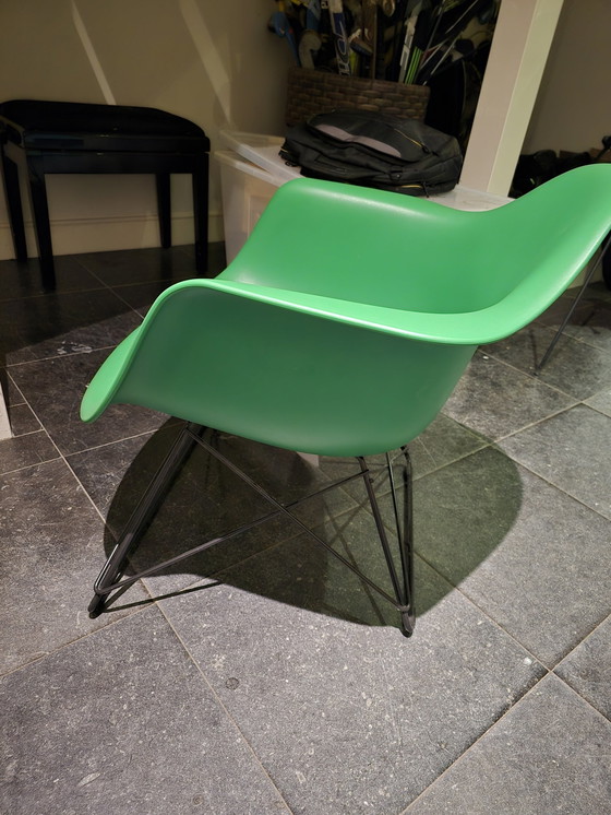 Image 1 of Vitra - Chaise Eames en plastique Lar1950