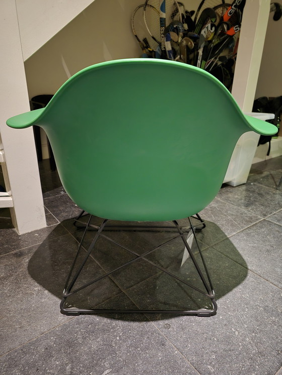 Image 1 of Vitra - Chaise Eames en plastique Lar1950