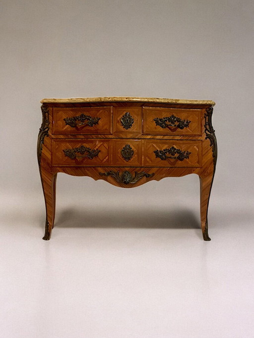 Commode Sauteuse Galbée De Style Louis Xv 