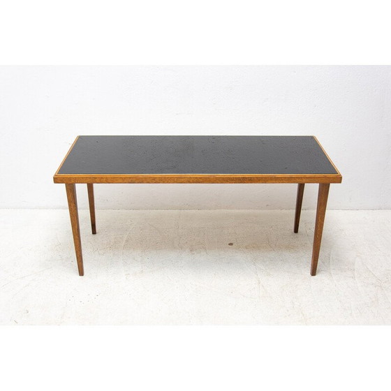 Image 1 of Table basse en verre opaxite du milieu du siècle, Tchécoslovaquie années 1960