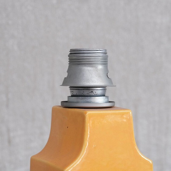 Image 1 of Lampe de table vintage pop simple en céramique jaune, Belgique 1970