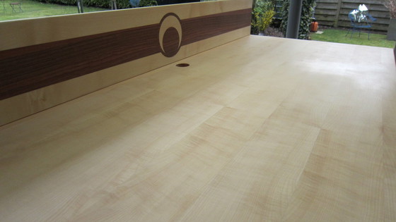 Image 1 of Bureau debout en bois massif avec tapis "Kybun" Démarrer le travail ergonomique