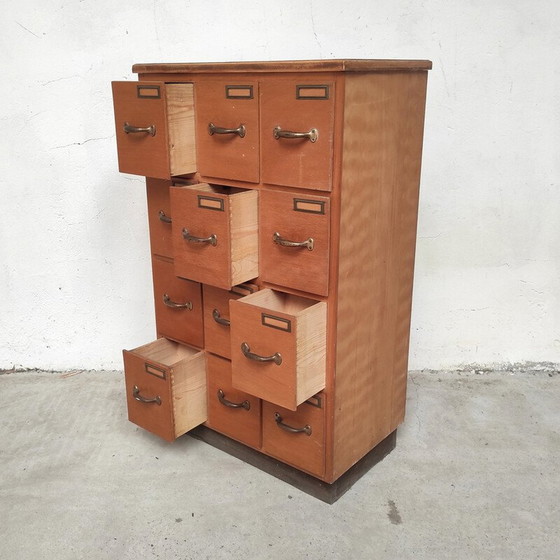 Image 1 of Armoire d'atelier vintage en bois massif avec 12 tiroirs