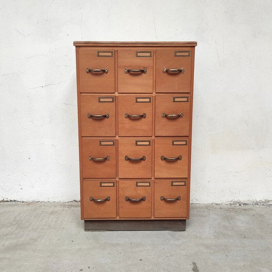 Image 1 of Armoire d'atelier vintage en bois massif avec 12 tiroirs