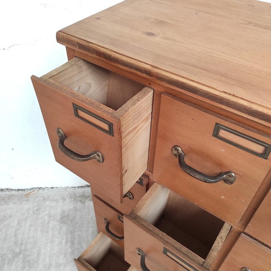 Image 1 of Armoire d'atelier vintage en bois massif avec 12 tiroirs
