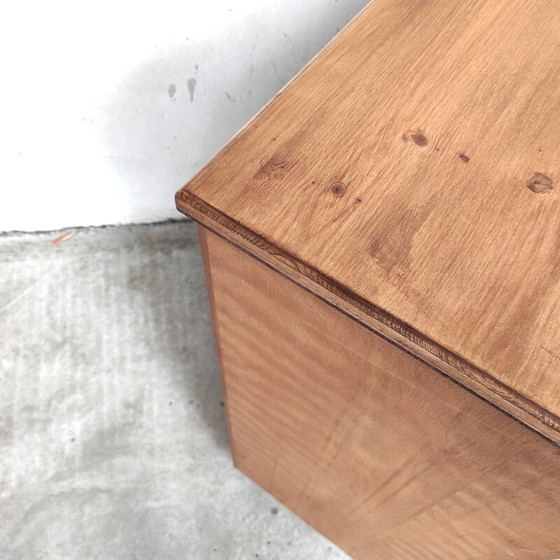 Image 1 of Armoire d'atelier vintage en bois massif avec 12 tiroirs