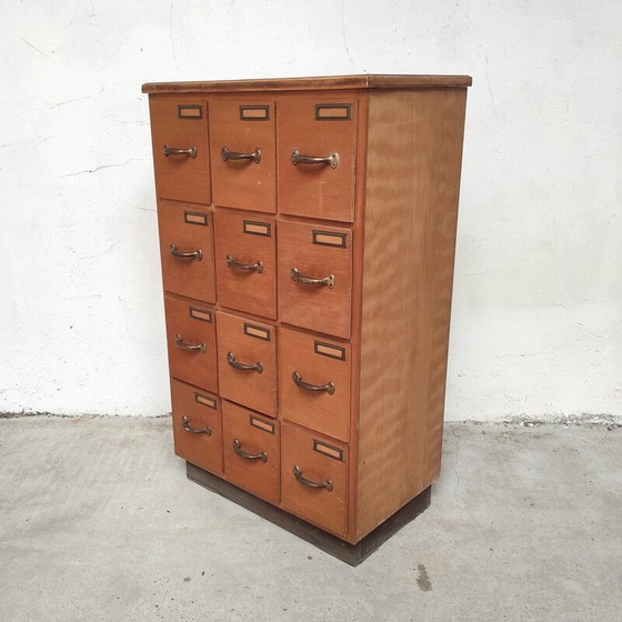 Image 1 of Armoire d'atelier vintage en bois massif avec 12 tiroirs