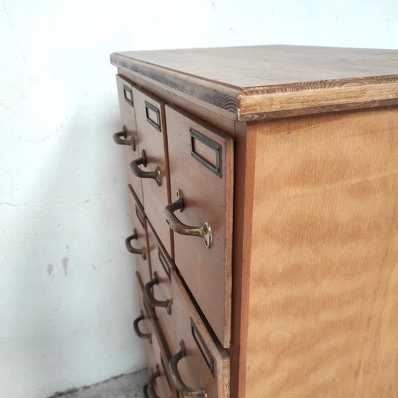 Image 1 of Armoire d'atelier vintage en bois massif avec 12 tiroirs