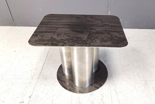 Table d'appoint brutaliste en métal gravé, 1970