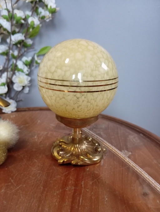 Lampe D'Appoint Ambiance Rétro Chic Globe Verre De Clichy Jaune Et Doré