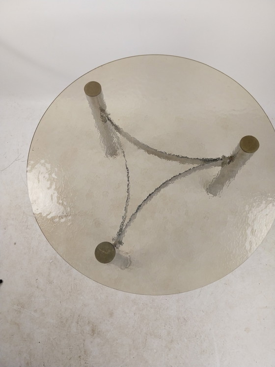 Image 1 of 1 X Table basse des années 1960 de la République Tchèque.  Chrome avec feuilles de fumé fraisées.