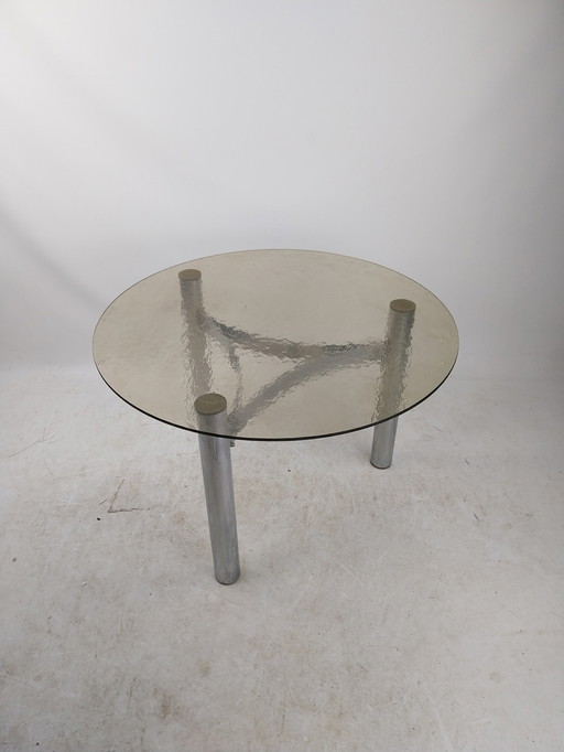 1 X Table basse des années 1960 de la République Tchèque.  Chrome avec feuilles de fumé fraisées.