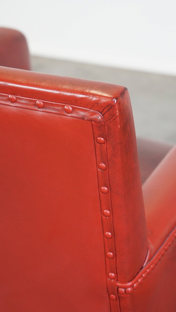 Image 1 of Fauteuil rouge en peau de mouton