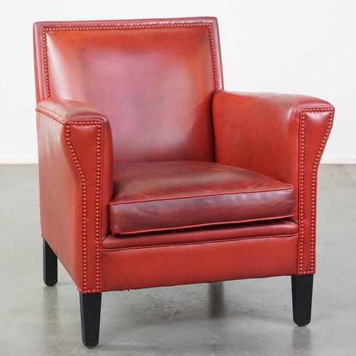 Fauteuil rouge en peau de mouton