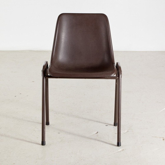 Image 1 of Chaise empilable en plastique vintage 1970