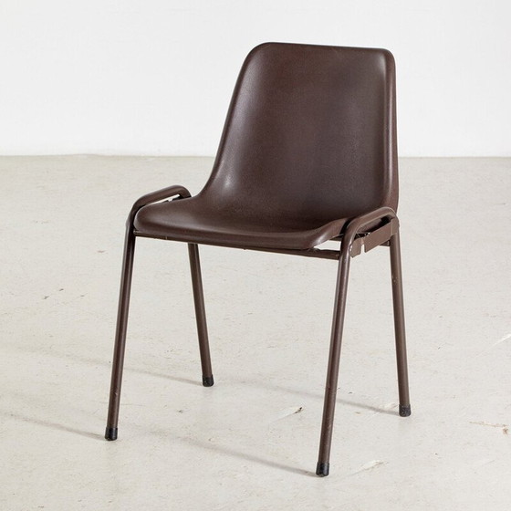 Image 1 of Chaise empilable en plastique vintage 1970