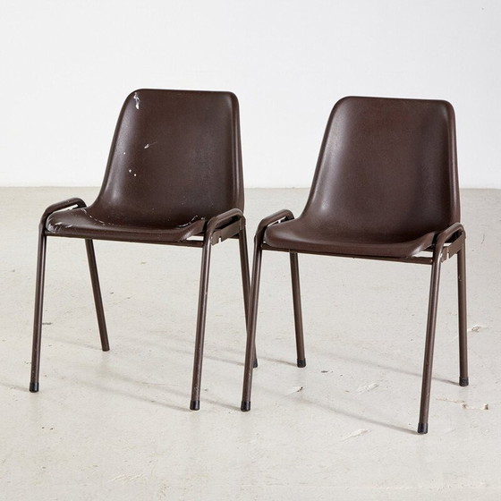 Image 1 of Chaise empilable en plastique vintage 1970