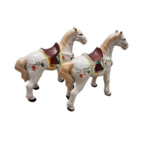 Image 1 of 2 chevaux en porcelaine peints à la main 1980