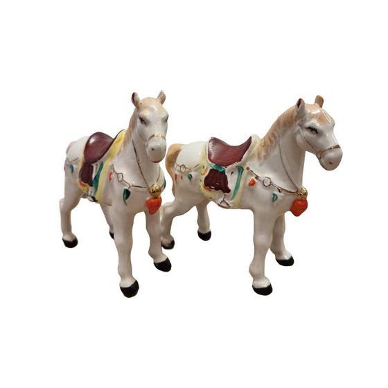 Image 1 of 2 chevaux en porcelaine peints à la main 1980