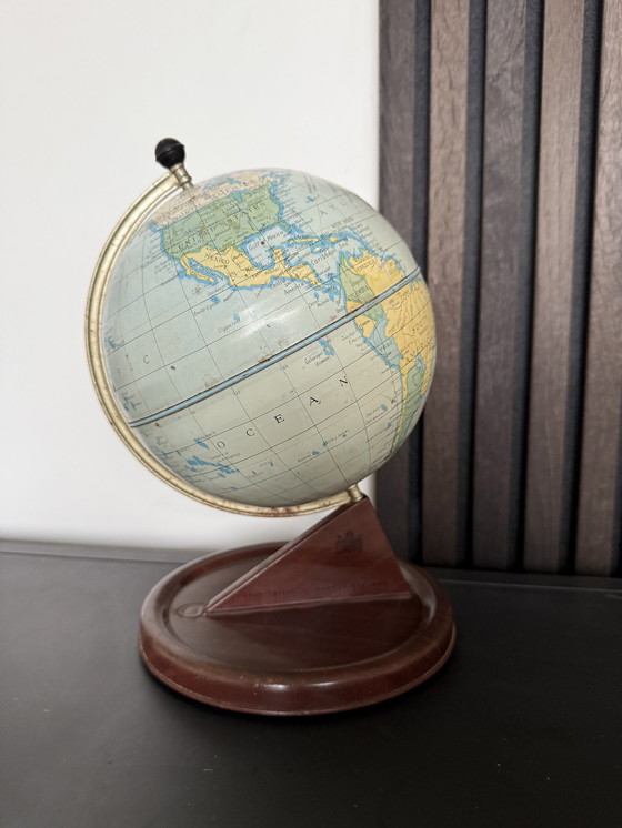 Image 1 of Globe terrestre en étain Chad Valley