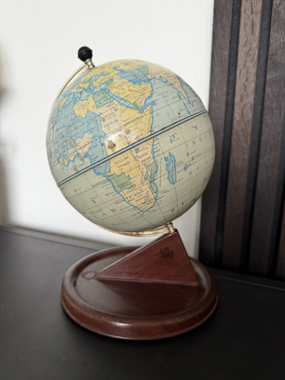 Image 1 of Globe terrestre en étain Chad Valley