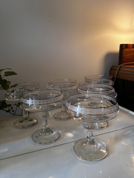 Verres à champagne coupés en cristal