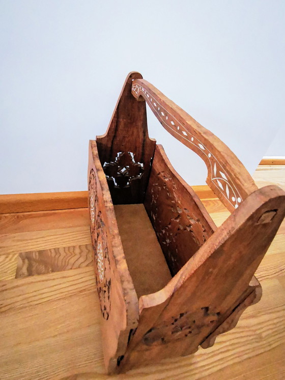 Image 1 of Boîte à journaux, années 1970. Inde, découpé à la main avec incrustation