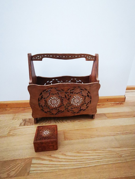 Image 1 of Boîte à journaux, années 1970. Inde, découpé à la main avec incrustation