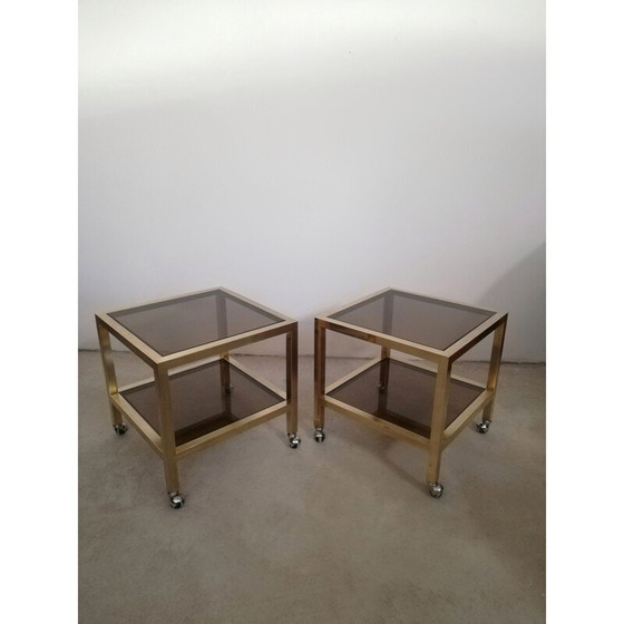 Image 1 of Paire de tables d'appoint vintage en laiton et verre fumé avec roulettes, Italie 1970