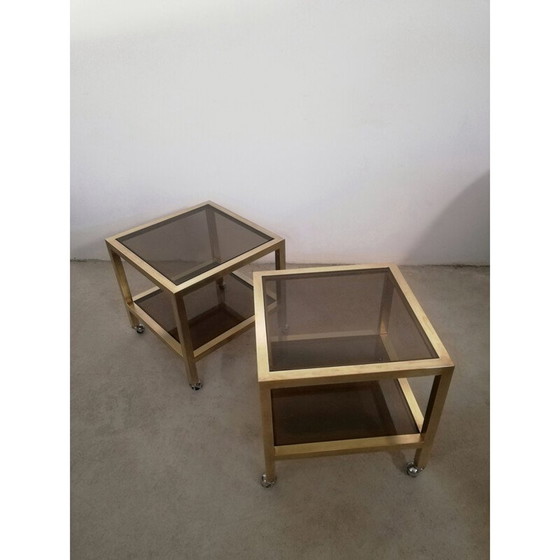 Image 1 of Paire de tables d'appoint vintage en laiton et verre fumé avec roulettes, Italie 1970