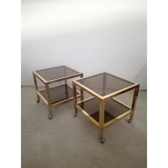 Image 1 of Paire de tables d'appoint vintage en laiton et verre fumé avec roulettes, Italie 1970