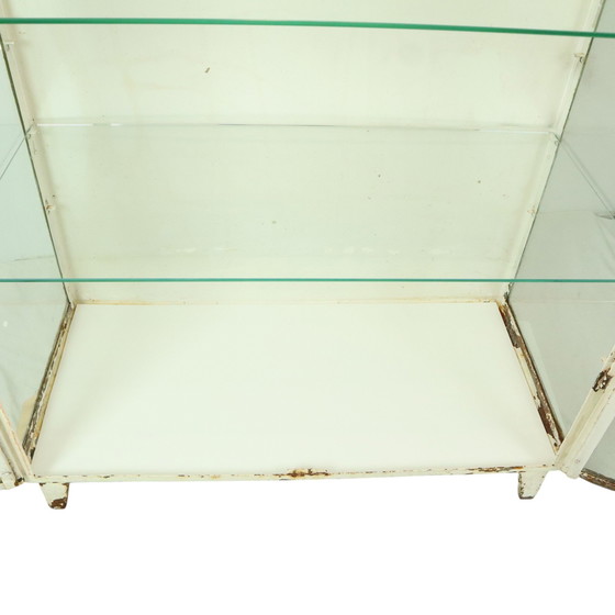 Image 1 of Armoire à pharmacie en métal Armoire à pharmacie industrielle 1970S